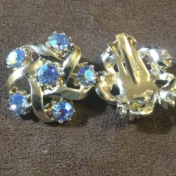 Vintage blue rhinestone brooch and earrings - Picture 4 of 8